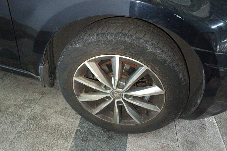 Used Skoda Octavia 2022 1.5L Automatic Comfort Edition Right Front Wheel Hub