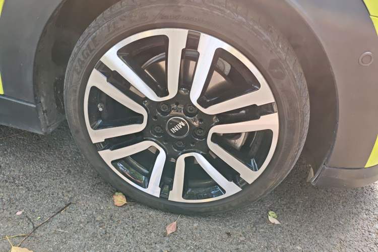 Used MINI 2022 2.0T COOPER S CABRIO Classic Edition Right Front Wheel Hub