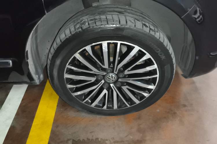 Used Volkswagen Multivan 2019 2.0 TSI 4x4 Prestige Edition 7-Seater Right Front Wheel Hub