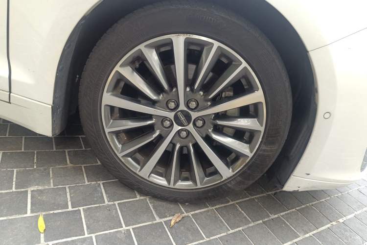 Used Lincoln MKZ 2017 2.0T Luxury Edition Right Front Wheel Hub