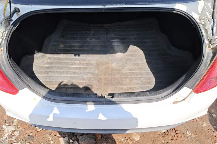 Used Bestune B50 2013 1.6L manual luxury version Trunk