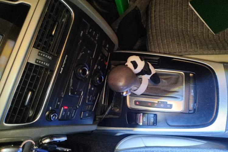 Used Audi A4L 2012 2.0 TFSI automatic standard version Gear Lever