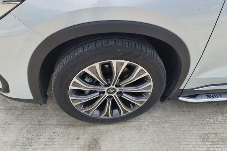 Used BYD Song Pro New Energy 2022 DM-i 110km Flagship Pro Model Left Front Wheel Hub