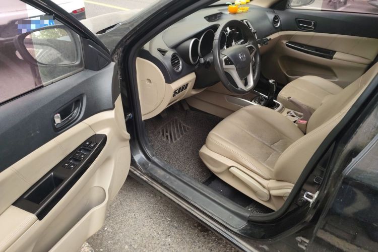 Used CHANGAN Eado 2014 1.6L Manual Luxury Model
