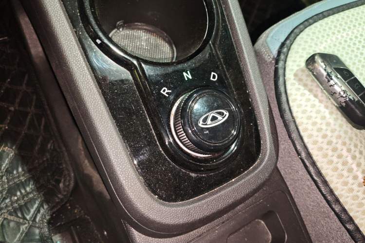 Used Chery QQ Little Ant 2022 Revised Version Sweet Pink Edition Half-Sugar Version Lithium Iron Phosphate 30.7 kWh 30 kW 301 km Gear Lever