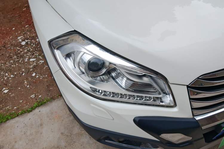 Used Suzuki S-Cross 2014 1.6L CVT Two-Wheel Drive Elite Version Right Front Headlight