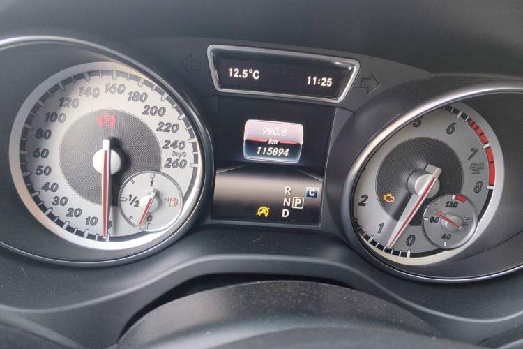 Used Mercedes-Benz GLA 2016 GLA 200 Sport Edition Odometer Close Up