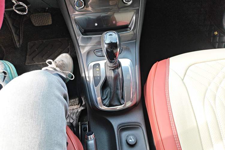 Used Buick Verano 2018 Hatchback 15S Automatic Ambition Model Gear Lever