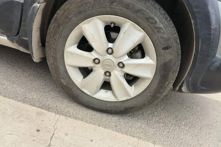 Used Nissan Livina 2010 JINRUI Edition 1.6L Manual Smart Model Right Front Wheel Hub