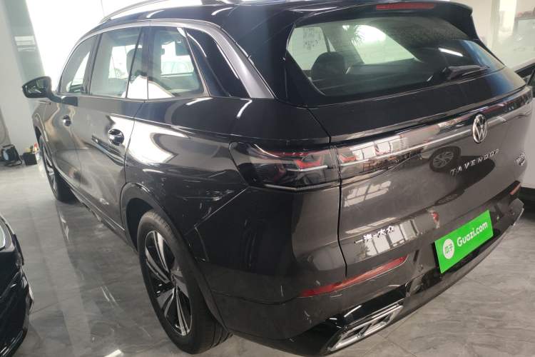 Used Volkswagen Tavendor 2024 380TSI All-Wheel-Drive R-Line Cruise Premium Edition Exterior 2