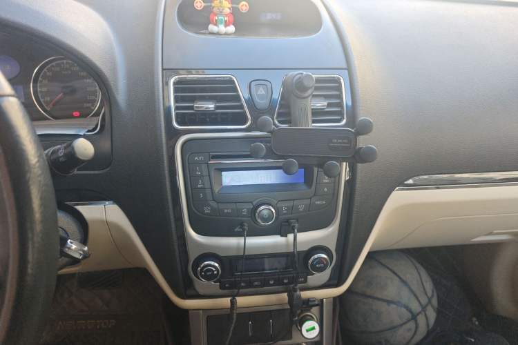 Used Geely Auto Classic Emgrand 2013 Sedan 1.8L CVT Elite Model Audio And AC Panel