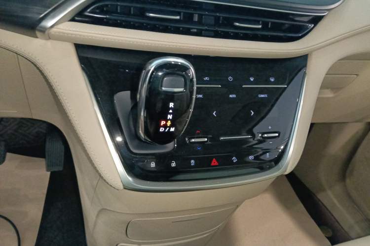 Used Buick GL8 2022 ES Landtrek 653T Luxury Edition
