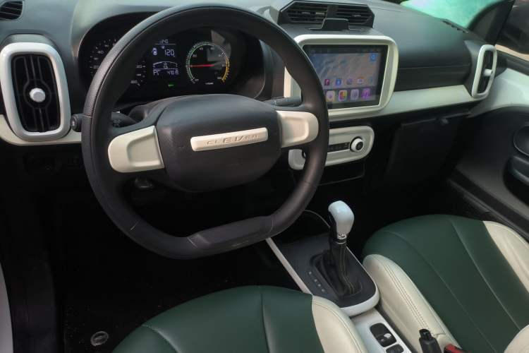 Used Roewe Clever 2021 302 km New Four-Seater Super-Efficient Version
