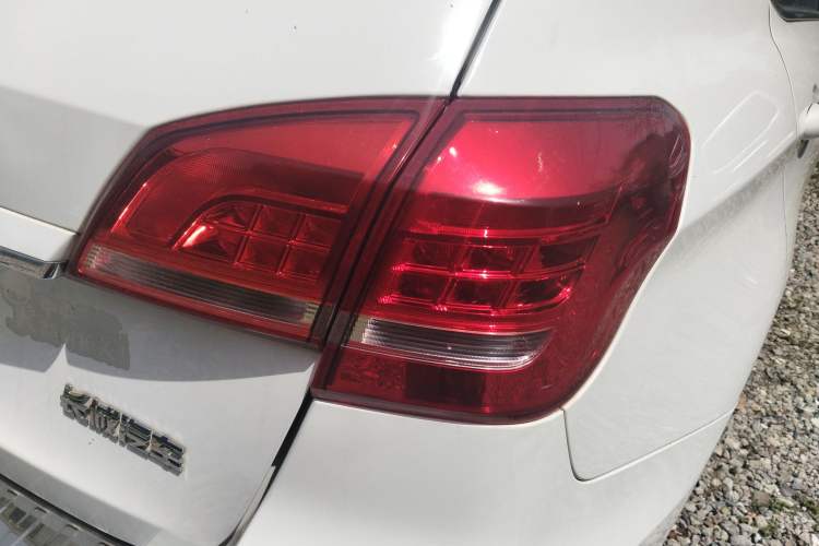 Used Haval H2 2016 Red Label 1.5T Manual Two-Wheel Drive Elite Model Right Rear Taillight