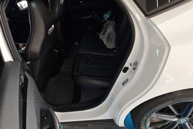 Used Changan UNI-V 2023 1.5T Prestige Model
