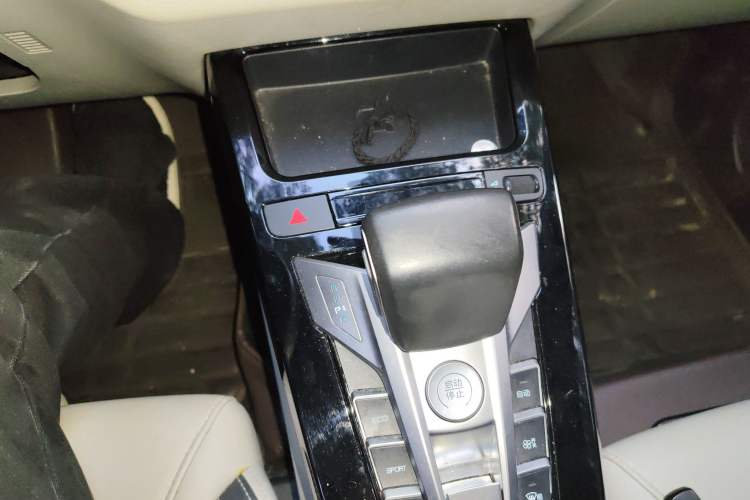 Used BYD Yuan Pro 2021 "Love for a Lifetime" Edition Gear Lever