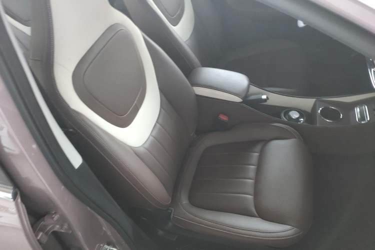 Used Wuling Bingo 2023 203km Comfort Edition Right Front Seat