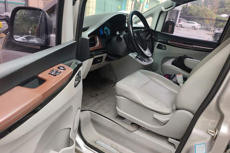 Used JAC Group Refine M5 2016 2.0T Gasoline Automatic Business Edition
