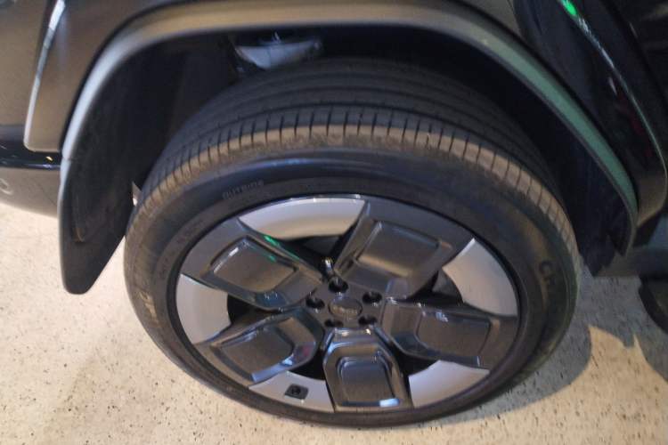 Used iCAR V23 2026 Model V23S 501 Four-Wheel Drive Peak Performance Edition Exterior 5