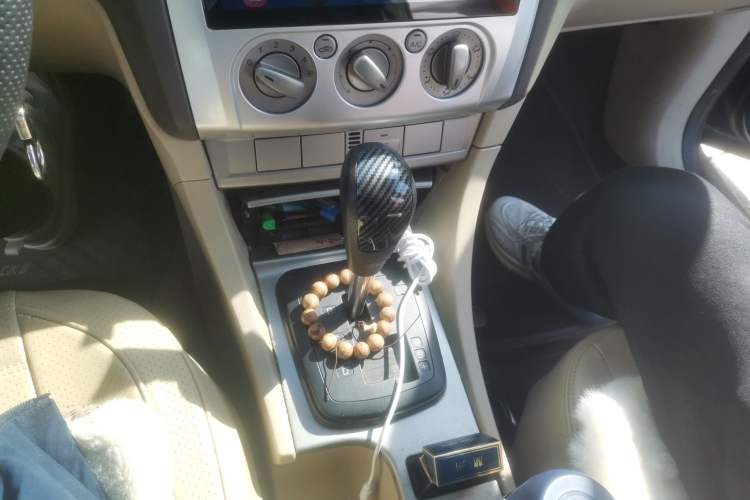 Used Ford Focus 2011 Sedan 1.8L Automatic Fashion Edition Gear Lever