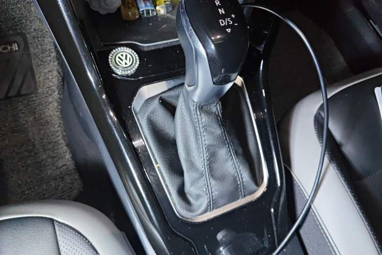 Used Volkswagen T-ROC 2024 300TSI DSG Two-Wheel-Drive Chen Guang Edition
