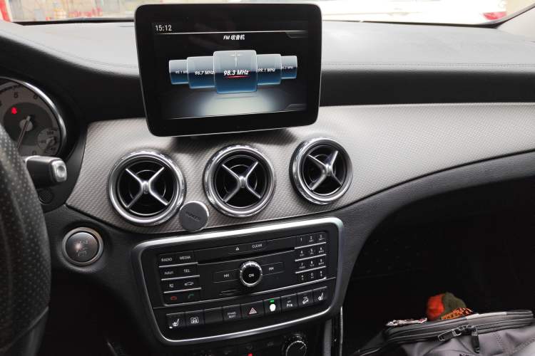 Used Mercedes-Benz GLA 2016 GLA 220 4MATIC Fashion Edition Audio And AC Panel