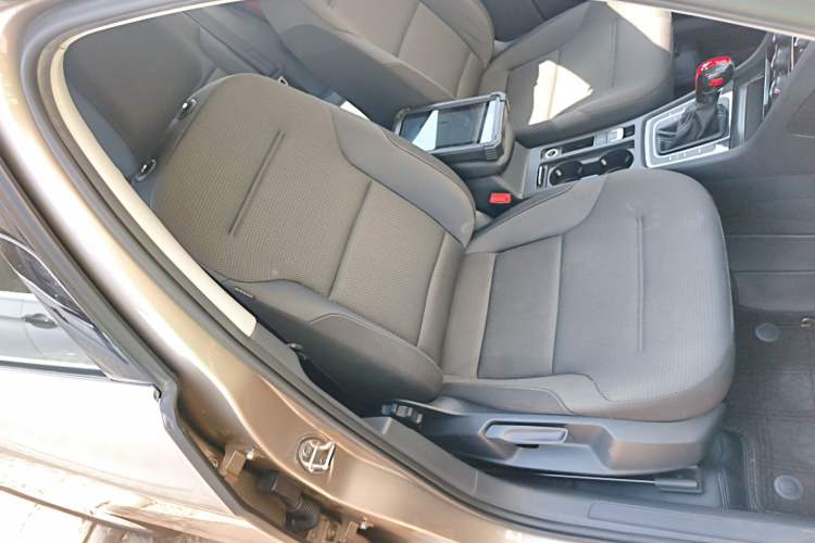 Used Volkswagen Golf 2017 1.6L Automatic Comfort Million-Vehicle Anniversary Edition