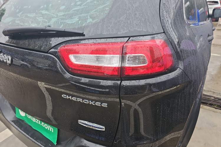 Used Jeep Cherokee 2016 2.4L Leading Edition
