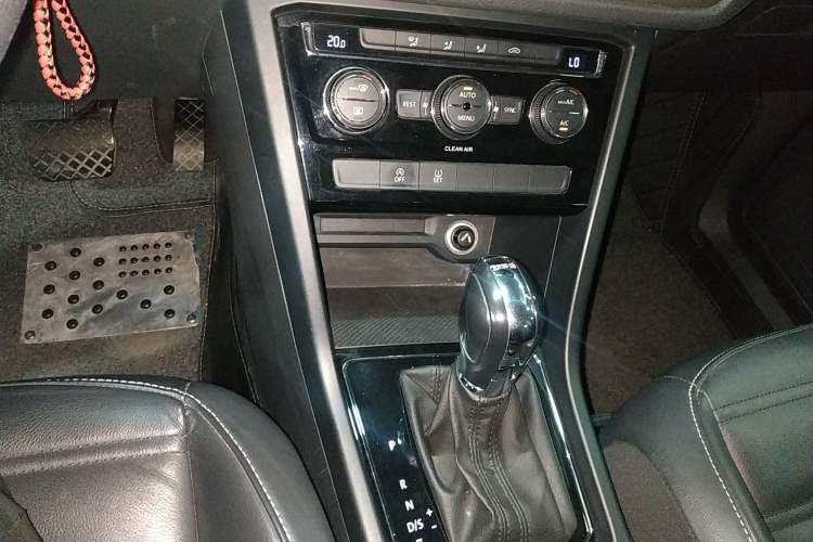 Used Volkswagen Touran 2016 Volkswagen Touran L 280TSI DSG Comfort Edition Gear Lever