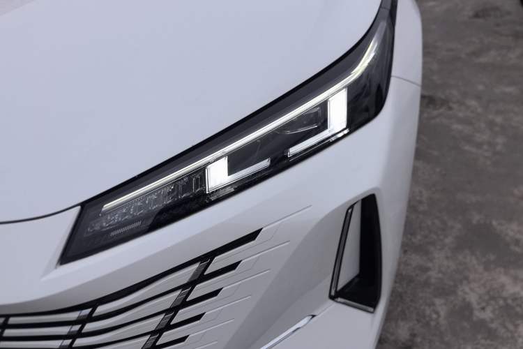 Used CHANGAN Eado PHEV 2025 Smart New Blue Whale 145KM Battleship Edition Left Front Headlight