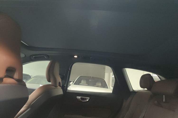 Used Volvo XC60 2023 B5 4x4 Smart Luxury Edition Headliner