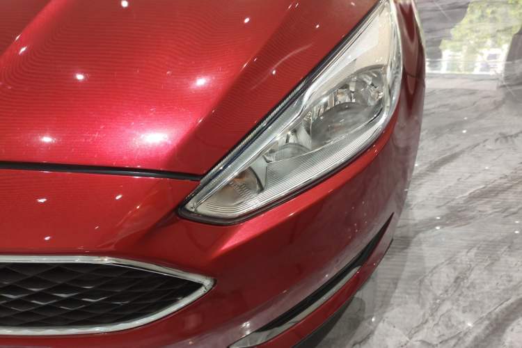 Used Ford Focus 2018 Hatchback Classic EcoBoost 180 Automatic Elite Model Left Front Headlight