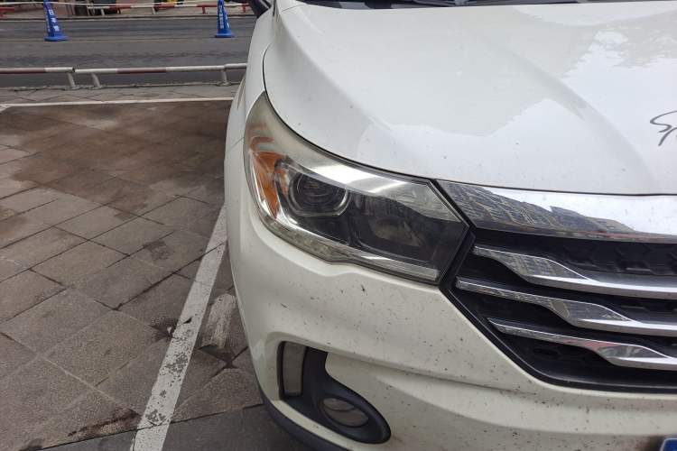 Used GAC Trumpchi GS4 2017 235T Automatic Two-Wheel Drive Luxury Smart Connectivity Version Right Front Headlight