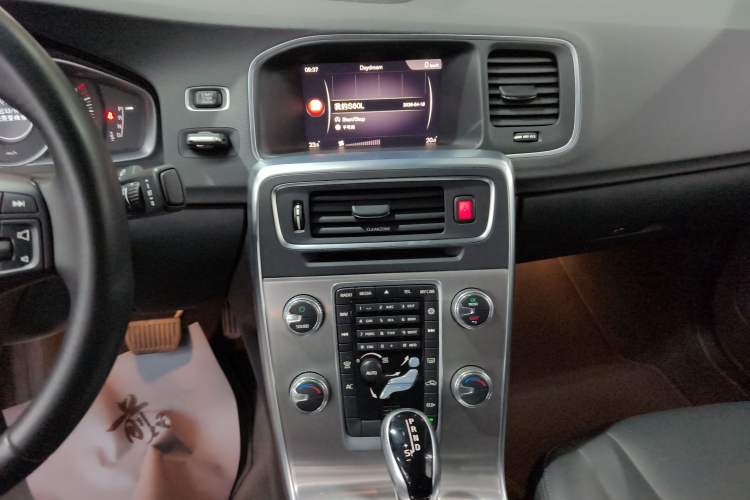 Used Volvo S60 2018 S60L T3 Smart Progress Edition
