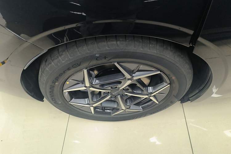 Used Lynk & Co Z10 2025 71 kWh 602 km Range Rear-Wheel Drive Pro