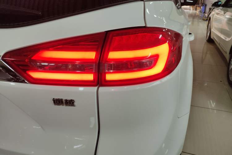 Used Geely Auto Emgrand X7 Sport 2016 1.8TD Automatic Smart Model Exterior 3