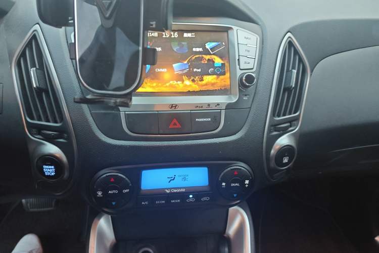 Used Hyundai ix35 2015 2.0L Automatic 2WD Smart Type China IV Audio And AC Panel