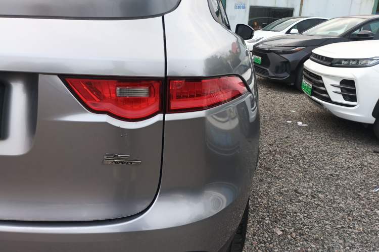 Used Jaguar F-PACE 2018 2.0T Four-Wheel Drive Urban Luxury Edition Right Rear Taillight