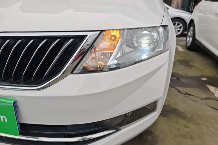 Used Skoda Rapid 2018 1.4L Manual Comfort Edition Left Front Headlight