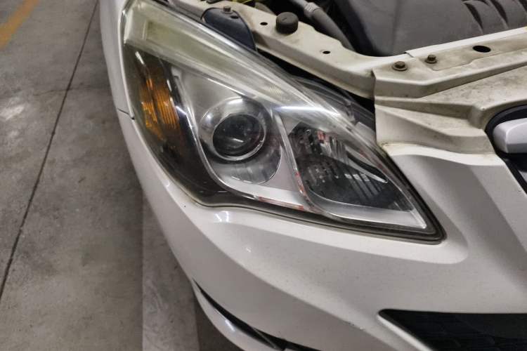 Used BAIC E Series 2013 Sedan 1.5L Automatic Lotte Edition Right Front Headlight