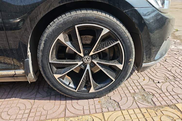 Used Volkswagen Magotan 2017 330TSI DSG Luxury Model Right Front Wheel Hub