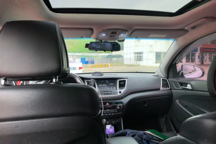 Used Hyundai Tucson 2015 1.6T Dual-Clutch Two-Wheel-Drive Smart Model Headliner