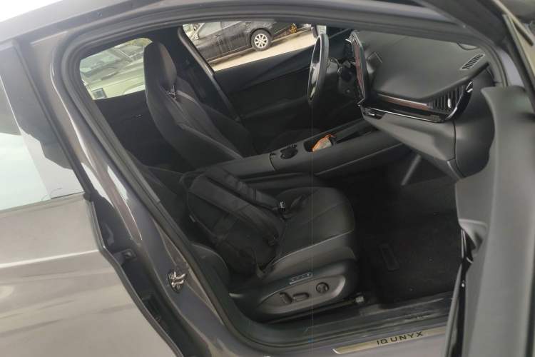 Used Volkswagen ID.UNYX 2024 Pro Long-Range Version Right Front Seat