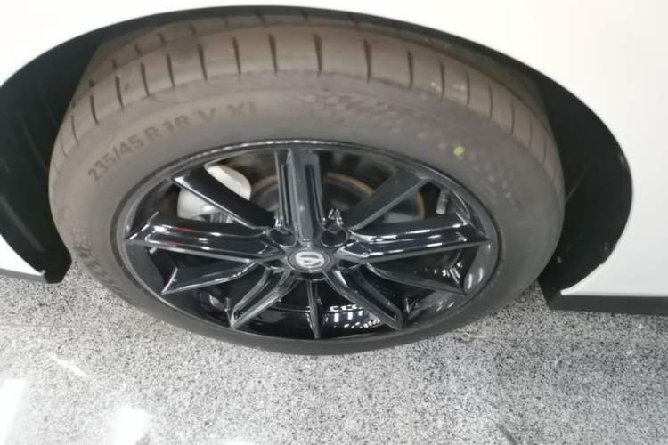 Used CHANGAN UNI-V iDD 2023 ZhiDian iDD 1.5T 113km Smart & Fun Version
