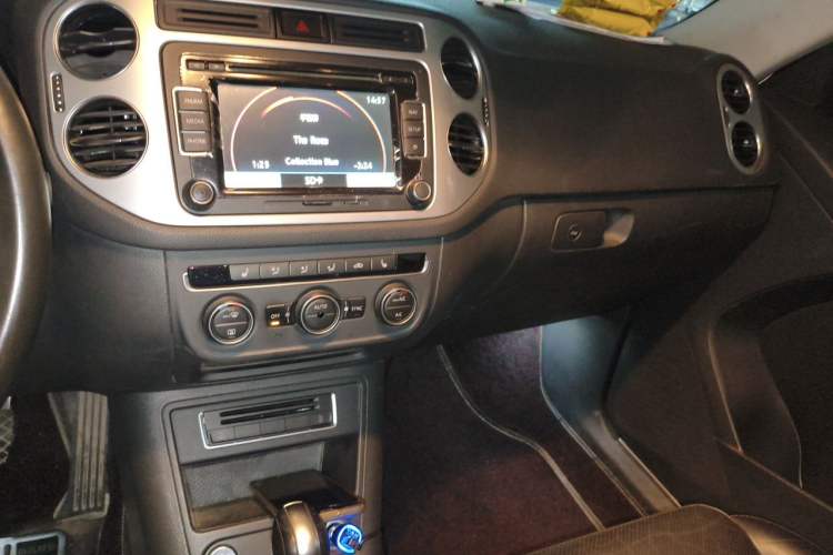 Used Volkswagen Tiguan 2015 1.8TSI Automatic All-Wheel-Drive Luxury Model
