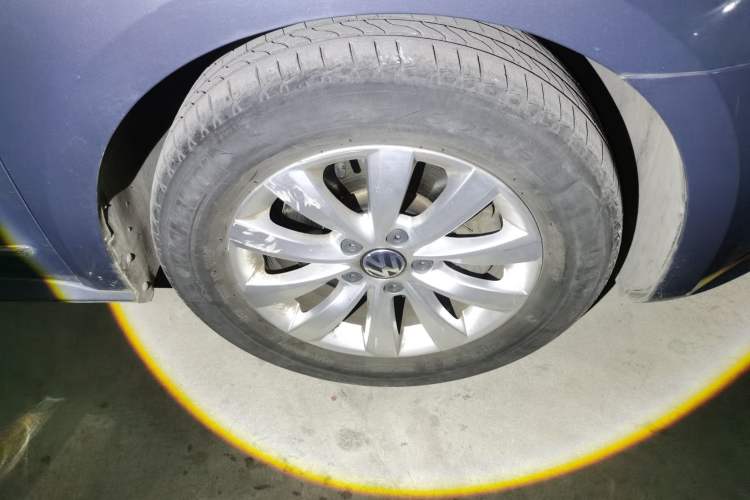 Used Volkswagen Passat 2011 1.8 TSI DSG Prestige Edition Right Front Wheel Hub