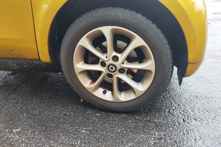 Used smart fortwo 2015 1.0L 52 kW hardtop Dynamic version