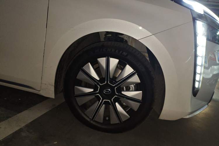 Used GAC Trumpchi E8 New Energy 2025 150km PRO+ Right Front Wheel Hub