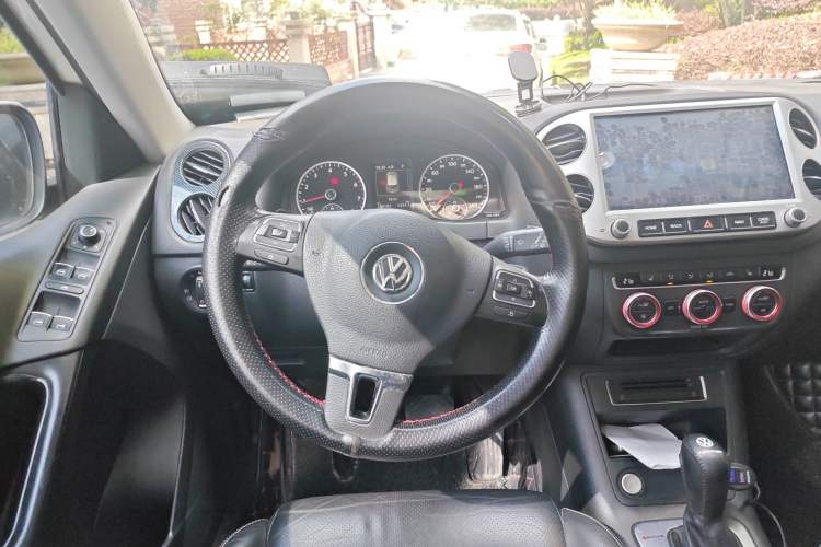 Used Volkswagen Tiguan 2016 300TSI Automatic All-Wheel Drive Luxury Edition Steering Wheel