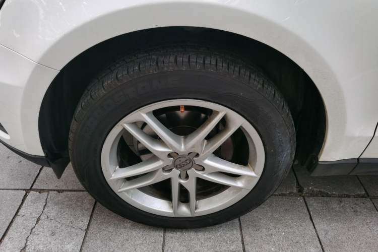 Used Audi Q5 2017 40 TFSI Technology Edition Left Front Wheel Hub